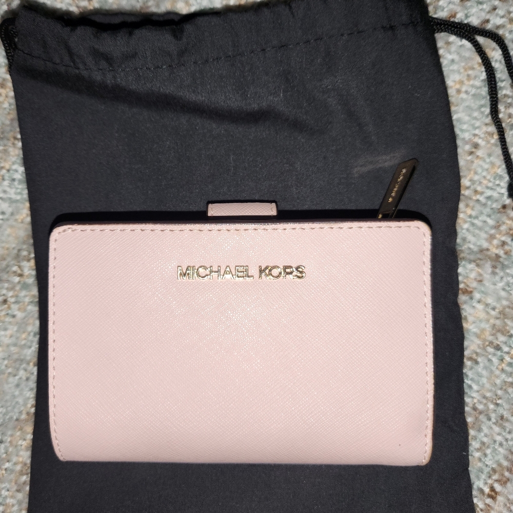 NWOT MICHAEL KORS JET SET TRAVEL BLOSSOM 35T9RT  BI-FOLD PLUS DUST BAG